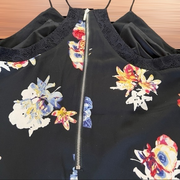 Express Black Floral Lined Zip Up Tank Top Medium - Picture 3 of 13